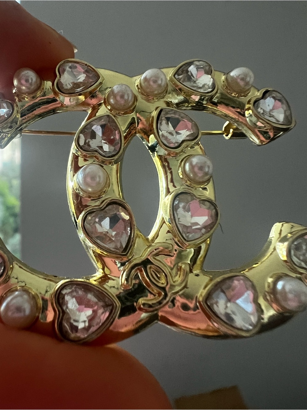 Designer-Inspired Gold Heart & Pearl Brooch in Gold